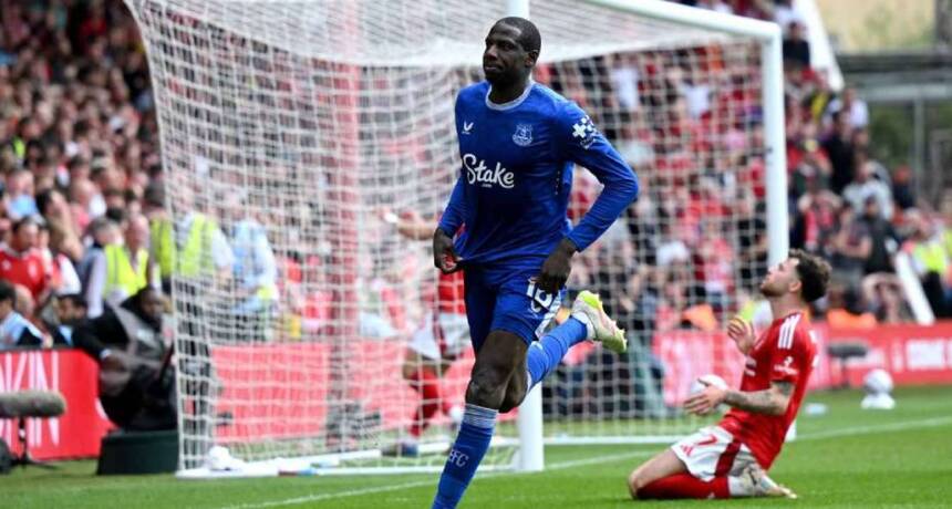 Scénario de dernière minute : le milieu malien Doucouré offre à Everton un souffle d’espoir pour le maintien en Premier League